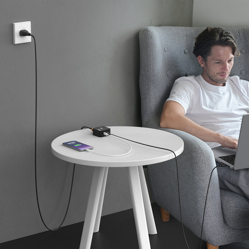JUP25100P 　GaNテクノロジー搭載・軽量急速充電器